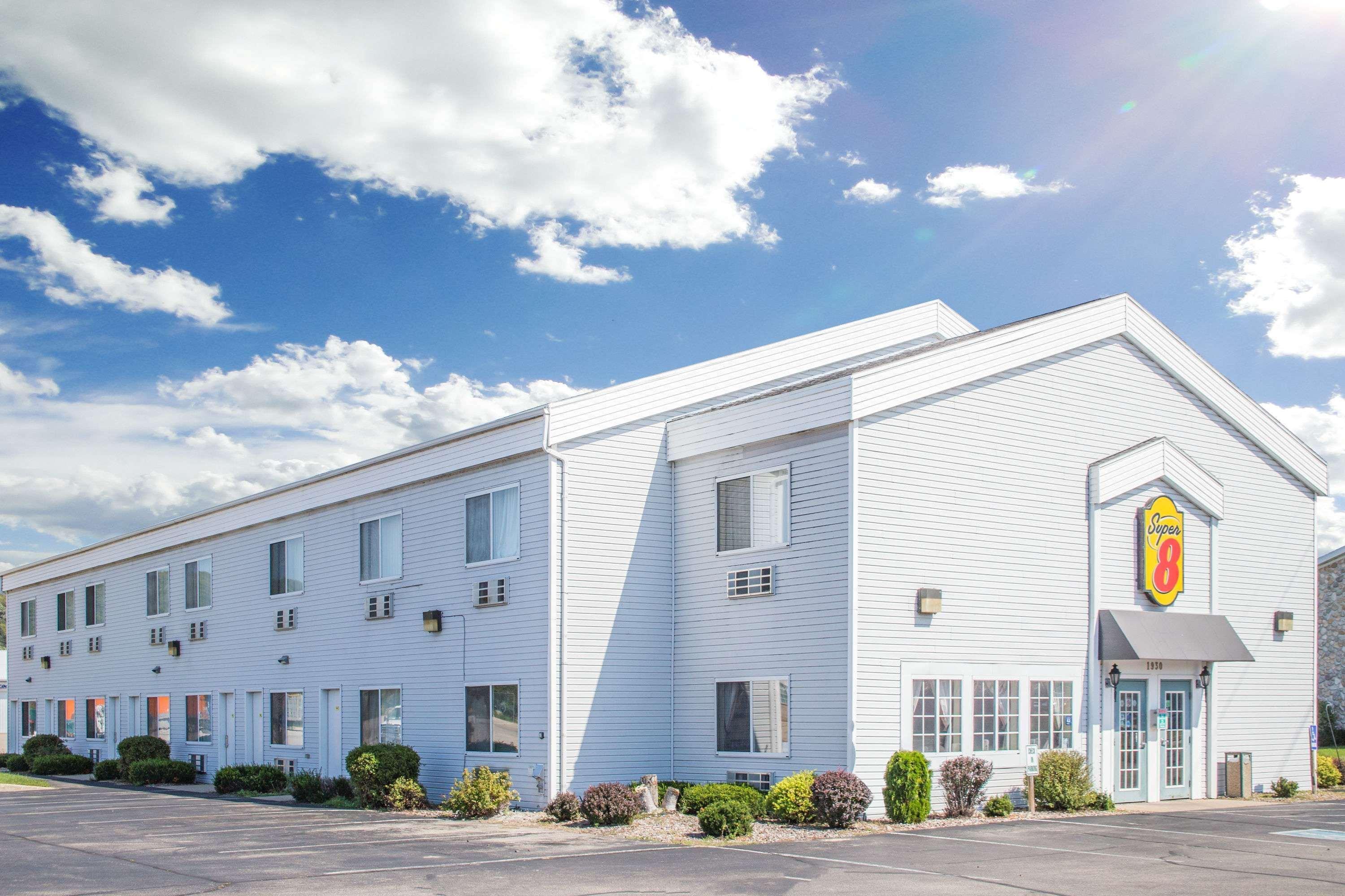 Hotel Super 8 by Wyndham Prairie Du Chien Exterior foto
