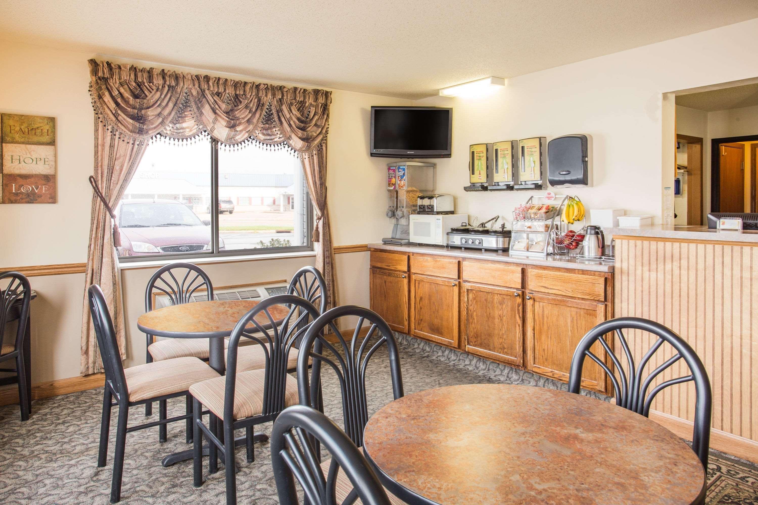 Hotel Super 8 by Wyndham Prairie Du Chien Exterior foto
